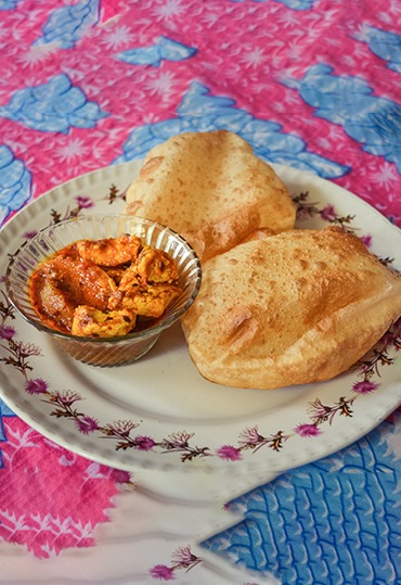paneer-with-puri.jpeg